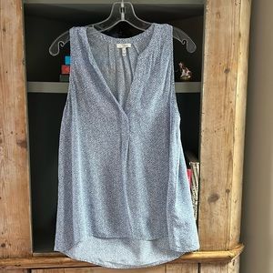 Joie sleeveless silk blouse with v-neck detail, pleated back & hi-low hem. M/EUC